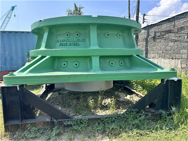 Allis Chalmers-kobe Steel 54" X 74" Superior Gyratory Crusher)